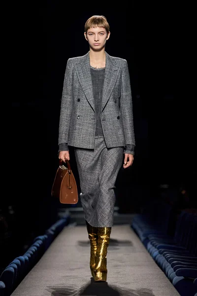 Look 19